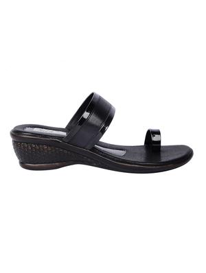 black one toe wedges - 15514795 - Standard Image - 2