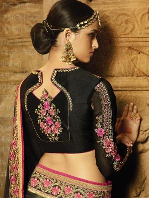 Embellished lace bordered saree with blouse - 15607111 - Standard Image - 2