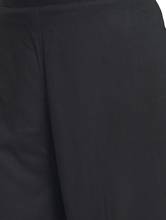 Soild kurta with palazzo set - 15626658 - Zoom Image - 5