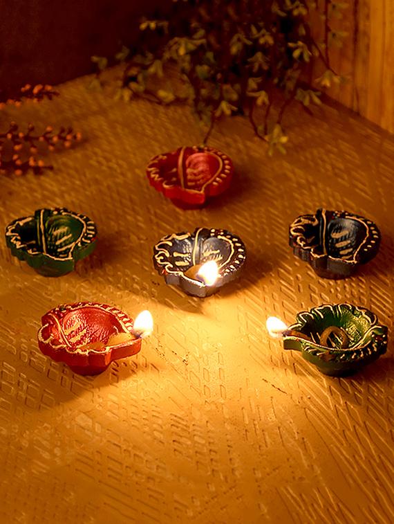 aapno rajasthan leaf design handpainted terracotta diyas-set of 6 - 15649186 - Zoom Image - 2