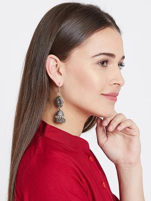 silver metal jewellery - 15653259 - Standard Image - 2