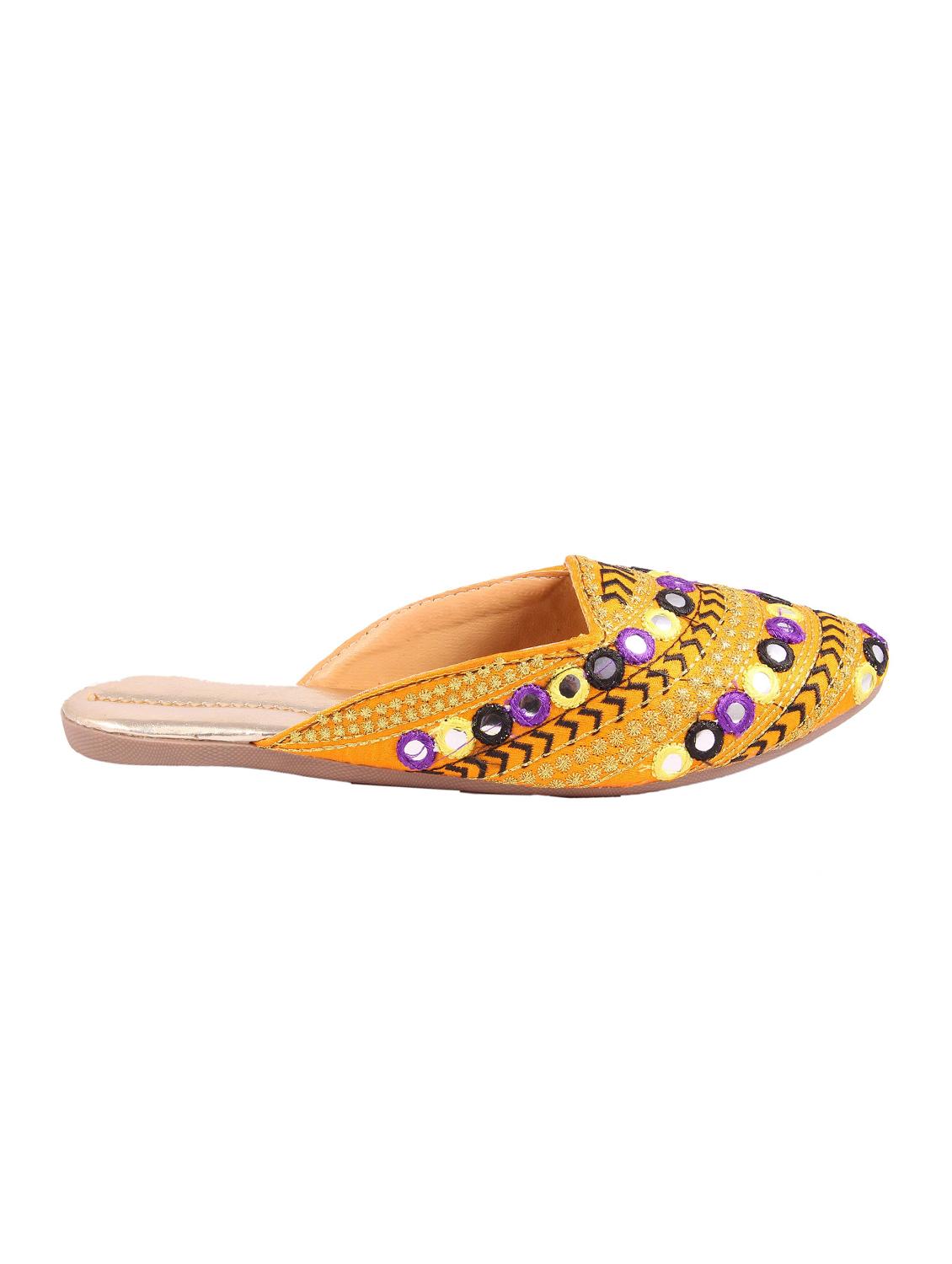 yellow slip on jutis - 15710289 - Zoom Image - 2