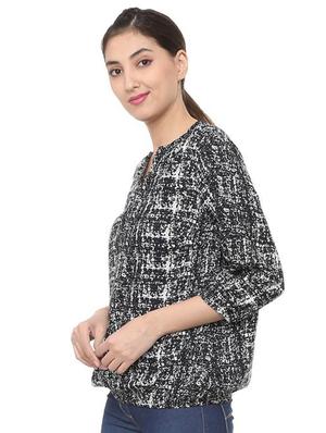 button detail printed top - 15728406 - Standard Image - 2