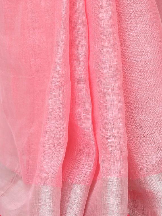 contrast border inen handloom saree with blouse - 15728564 - Zoom Image - 5