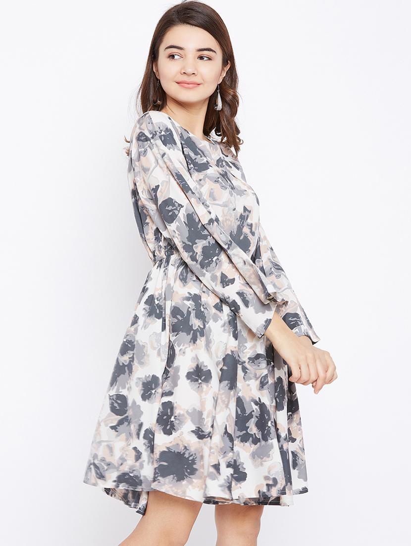 bell sleeved flared dress - 15735926 - Zoom Image - 2