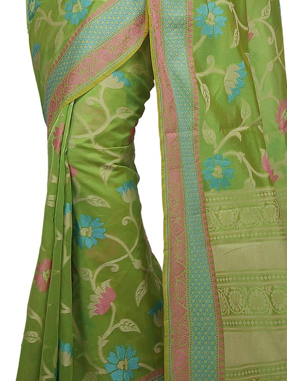 floral zari motif banarasi saree with blouse - 15737959 - Zoom Image - 2