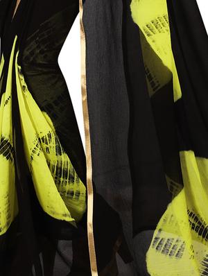 contrast shades tie & dye saree with blouse - 15738389 - Standard Image - 2