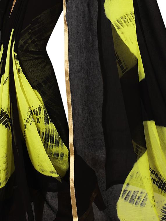 contrast shades tie & dye saree with blouse - 15738389 - Zoom Image - 2