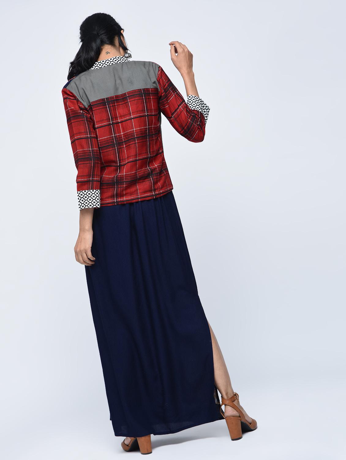 Embroidered slit kurta with jacket - 15760013 - Zoom Image - 2