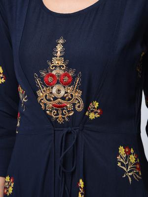 Layered embroidered kurta - 15760027 - Standard Image - 5
