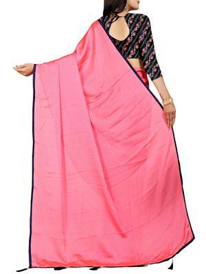 checkered contrast border saree with blouse - 15771389 - Standard Image - 2
