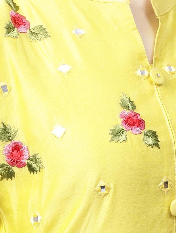 floral embroidered straight kurta - 15805117 - Zoom Image - 5