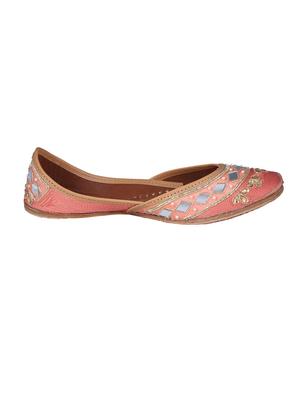 pink slip on jutis - 15861561 - Standard Image - 2