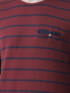 red acrylic pullover - 15866185 - Standard Image - 5