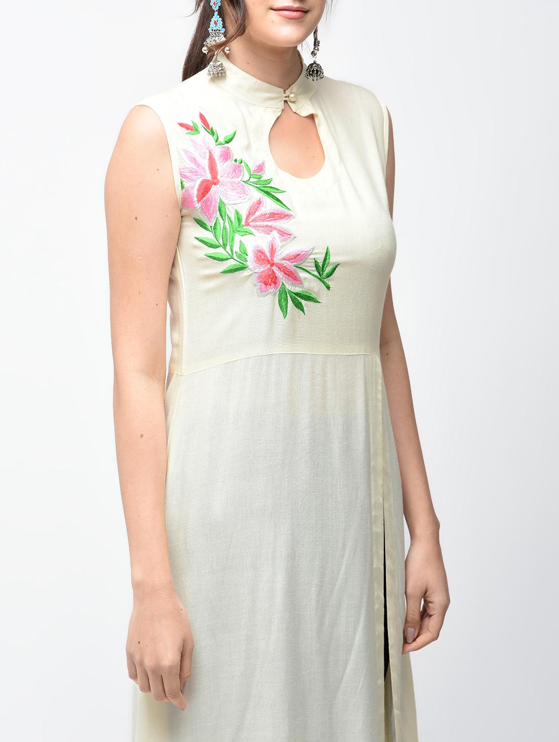 High slit embroidered kurta with tassels - 15879139 - Zoom Image - 5