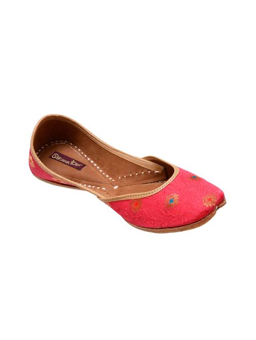 pink slip on jutis - 15897345 - Very Small Image - 1