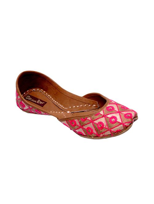 pink slip on jutis - 15897347 - Very Small Image - 1