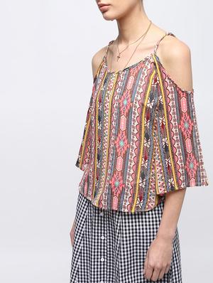 cold shoulder curved hem top - 15897840 - Standard Image - 5