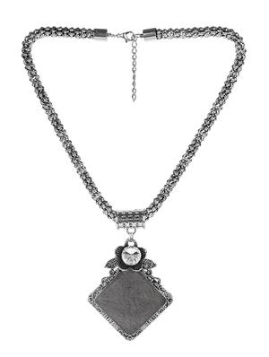 black metal chain necklace - 15988956 - Standard Image - 2