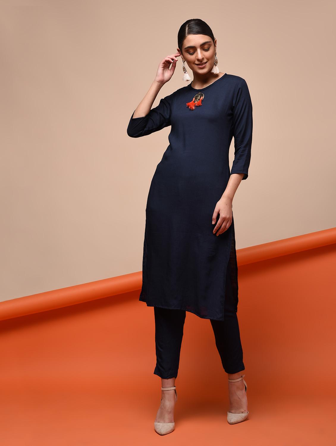 solid straight kurta with printed jacket - 16006415 - Zoom Image - 2