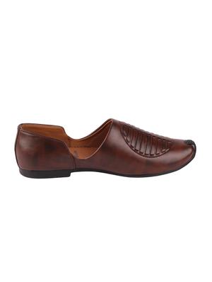 brown leatherette slip on jutis - 16015691 - Standard Image - 2