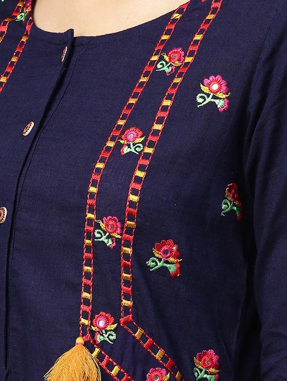 Indigo Embroidered Kurta With Solid Cigarette Pant - 16017160 - Zoom Image - 5