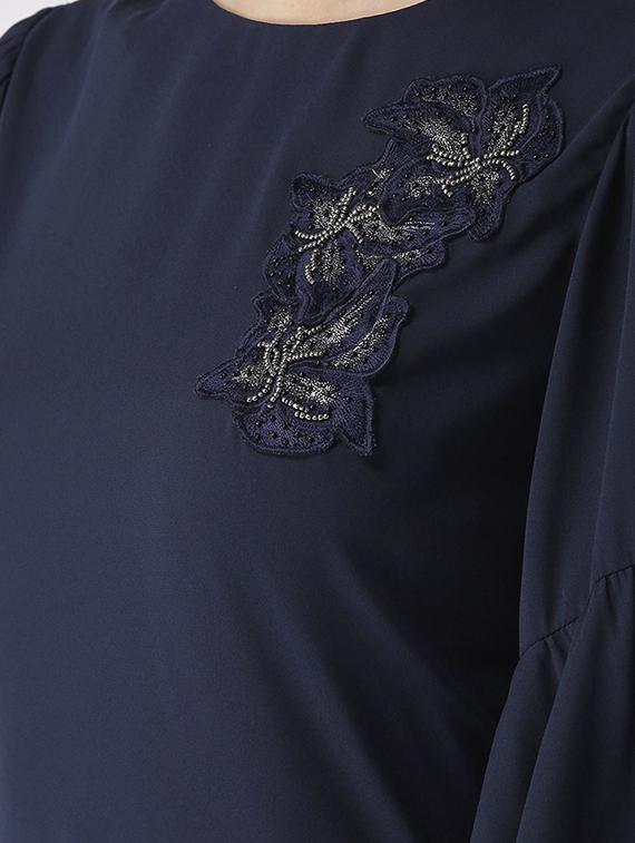 floral patch bell sleeved top - 16050776 - Zoom Image - 5