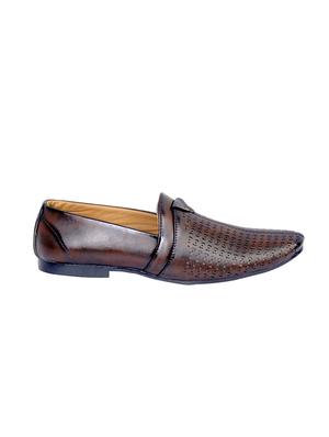 brown leatherette slip on jutis - 16059728 - Standard Image - 2