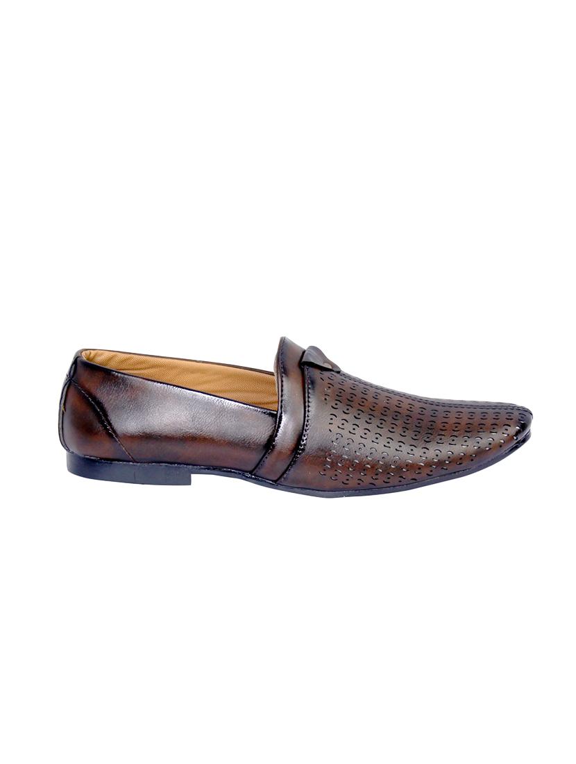 brown leatherette slip on jutis - 16059728 - Zoom Image - 2