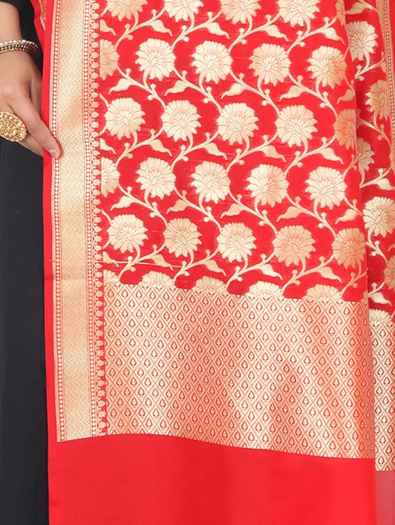 floral zari motif banarasi dupatta - 16128690 - Zoom Image - 2
