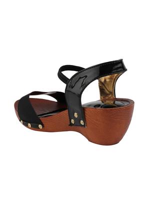 black back strap wedges - 16134795 - Standard Image - 2