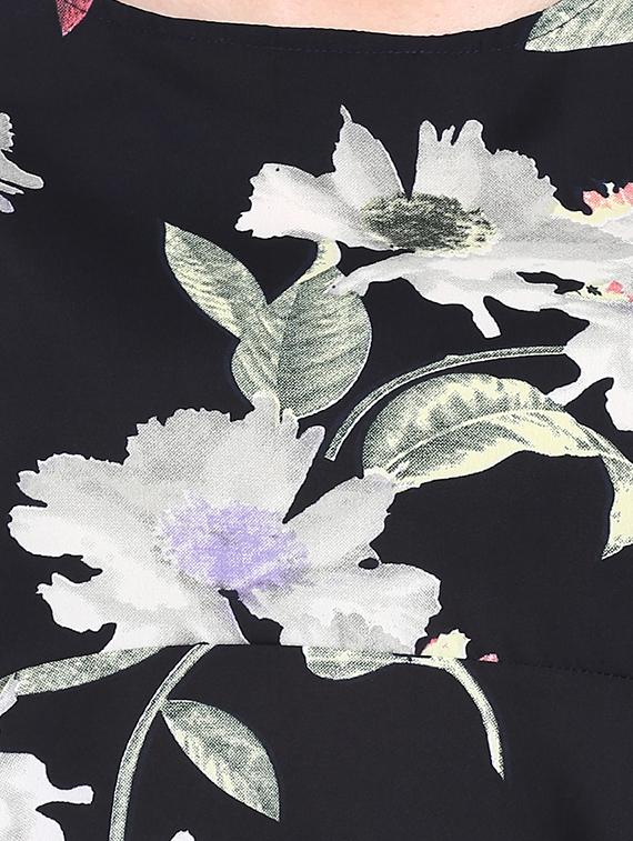 flared sleeved floral asymmetric top - 16159193 - Zoom Image - 5