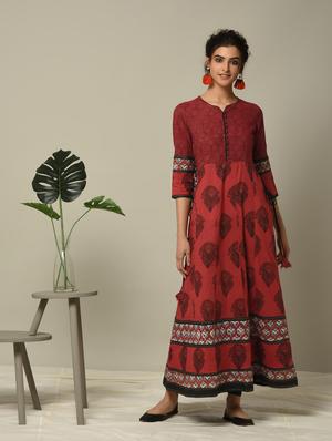 red ethnic motifs anarkali kurta - 16167210 - Standard Image - 2