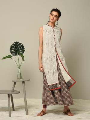 crochet batik printed layered kurta - 16167289 - Standard Image - 2