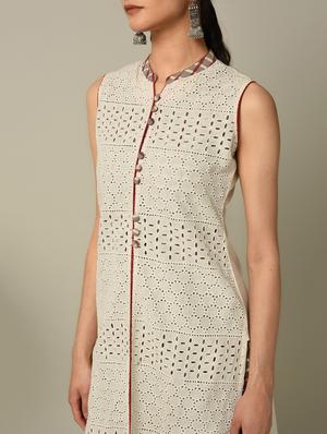 crochet batik printed layered kurta - 16167289 - Standard Image - 5