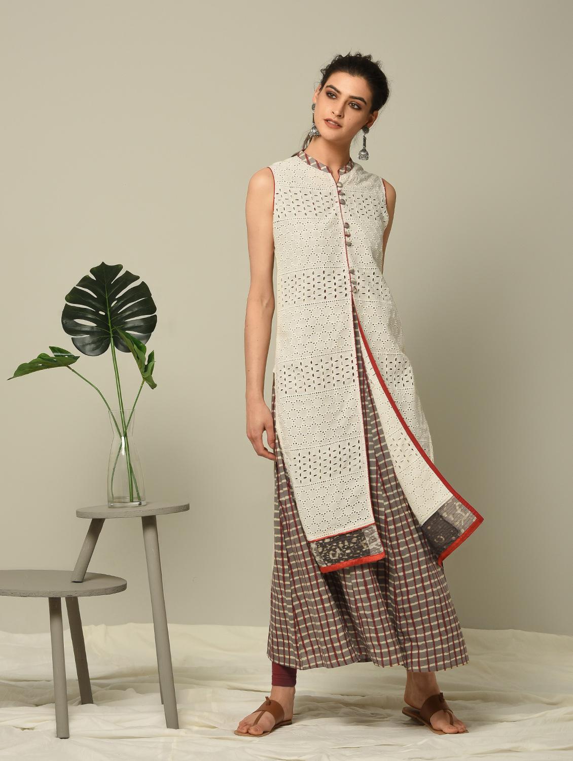 crochet batik printed layered kurta - 16167289 - Zoom Image - 2