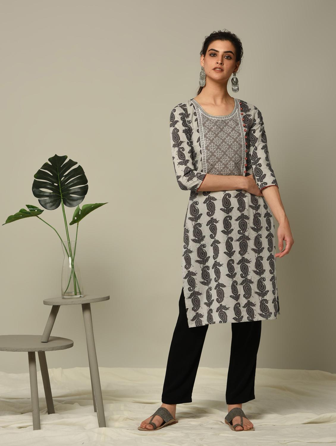 batik embroidered straight kurta - 16167299 - Zoom Image - 2
