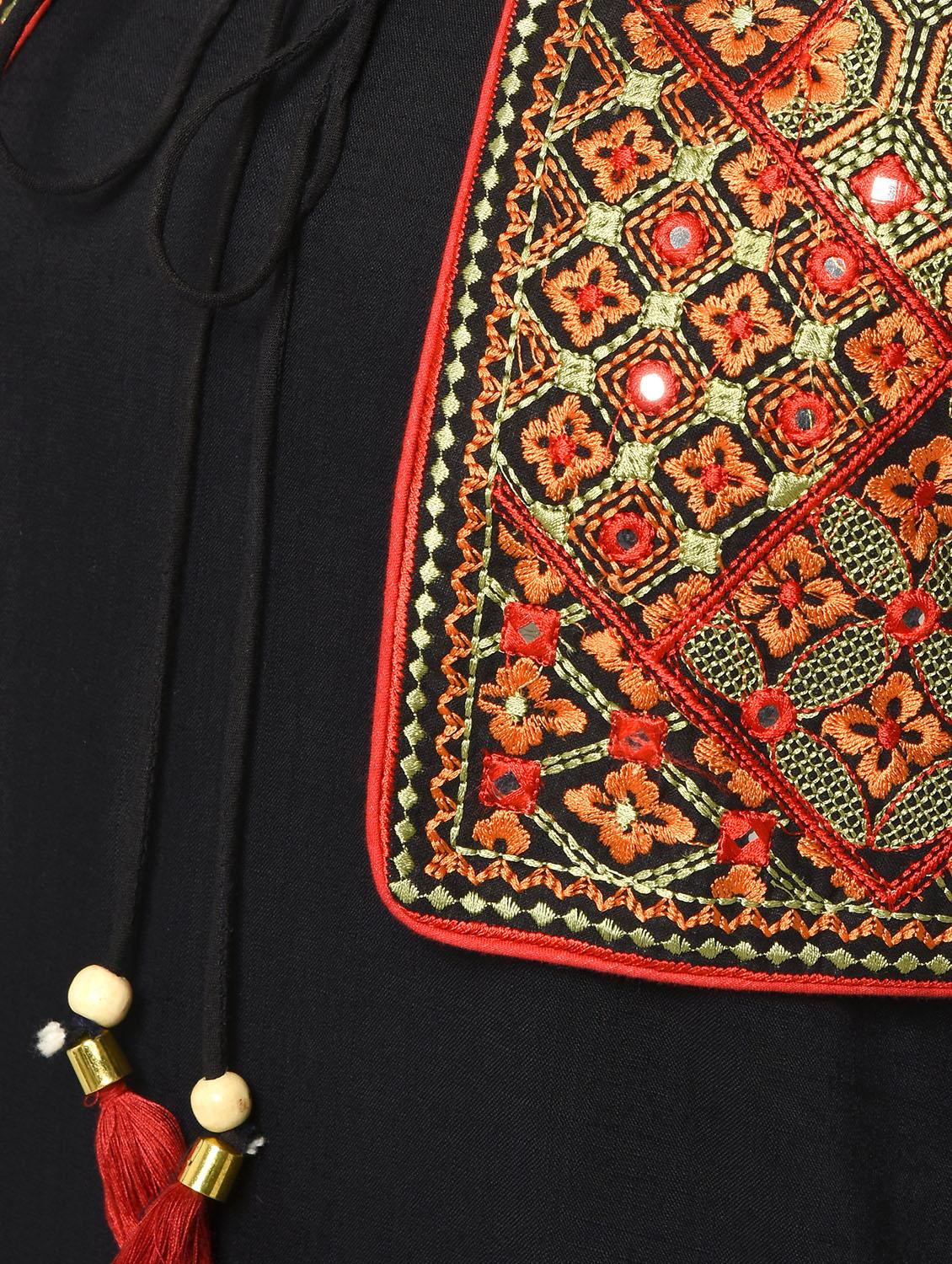 solid a-line kurta with embroidered jacket - 16167307 - Zoom Image - 5