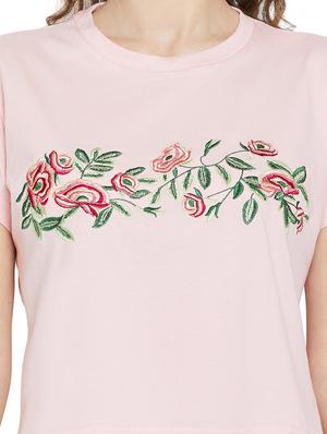 short sleeved embroidered crop top - 16214491 - Standard Image - 5