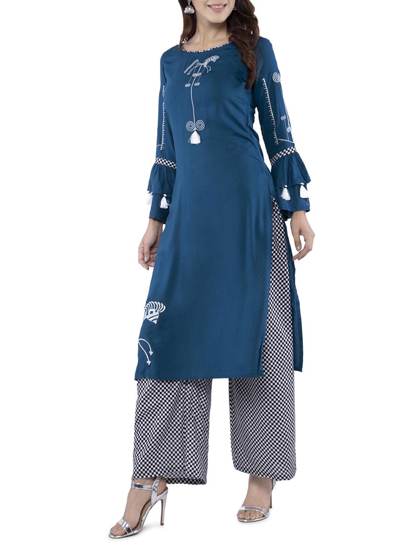 bell sleeved embroidered straight kurta - 16216663 - Zoom Image - 2
