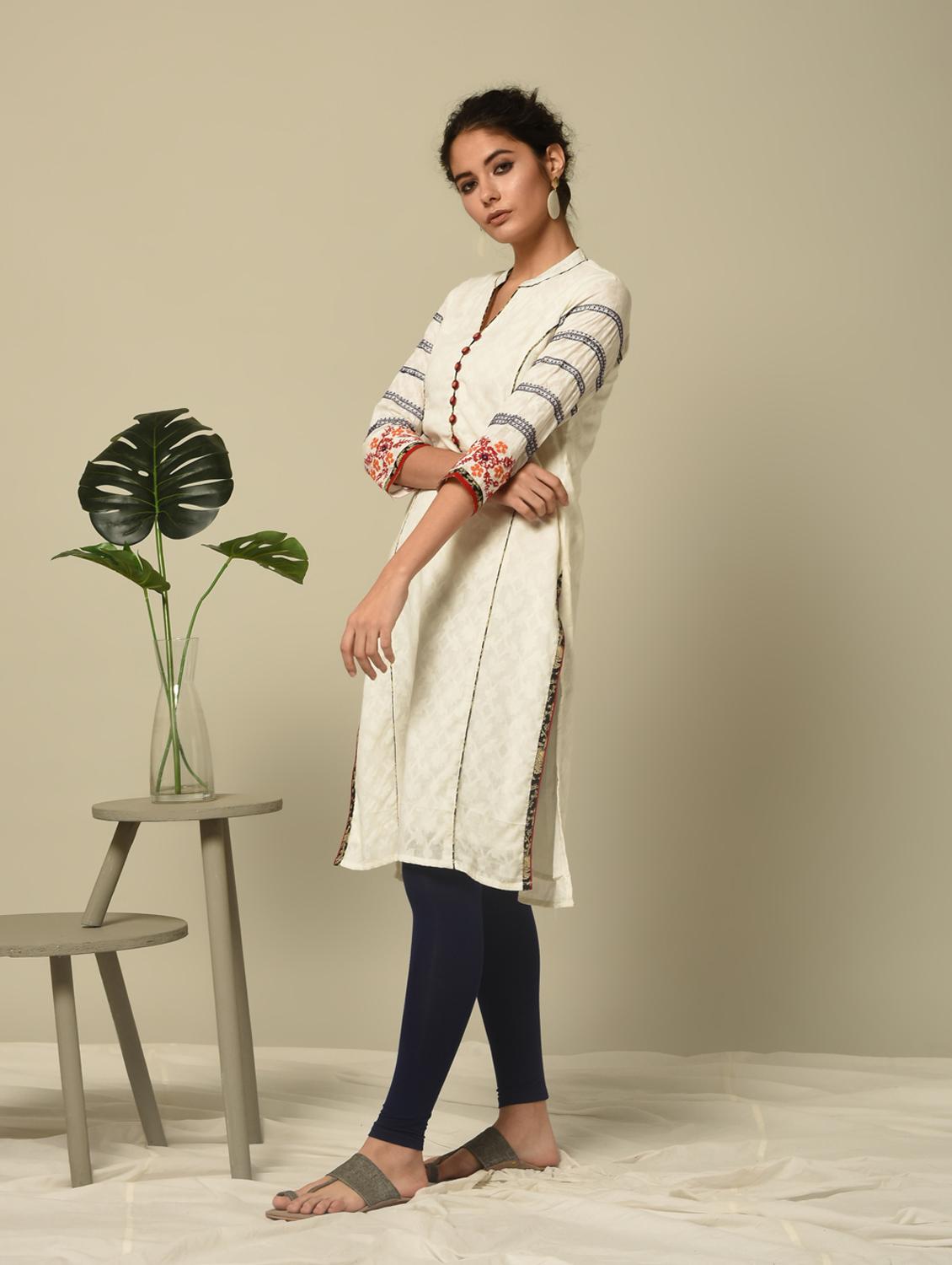 embroidered straight kurta - 16245957 - Zoom Image - 2