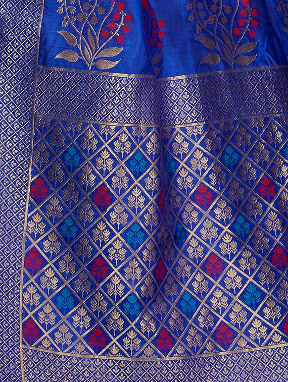 contrast zari border woven saree with blouse - 16256586 - Zoom Image - 5