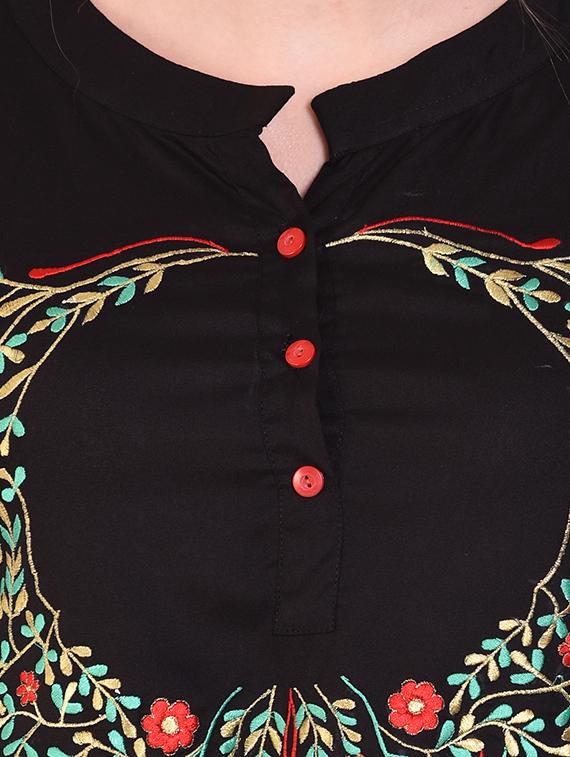 button detail floral embroidered top - 16264611 - Zoom Image - 5