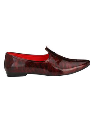 red patent leather slip on jutis - 16282390 - Standard Image - 2