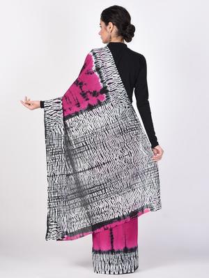 contrast border tie & dye saree with blouse - 16320679 - Standard Image - 2