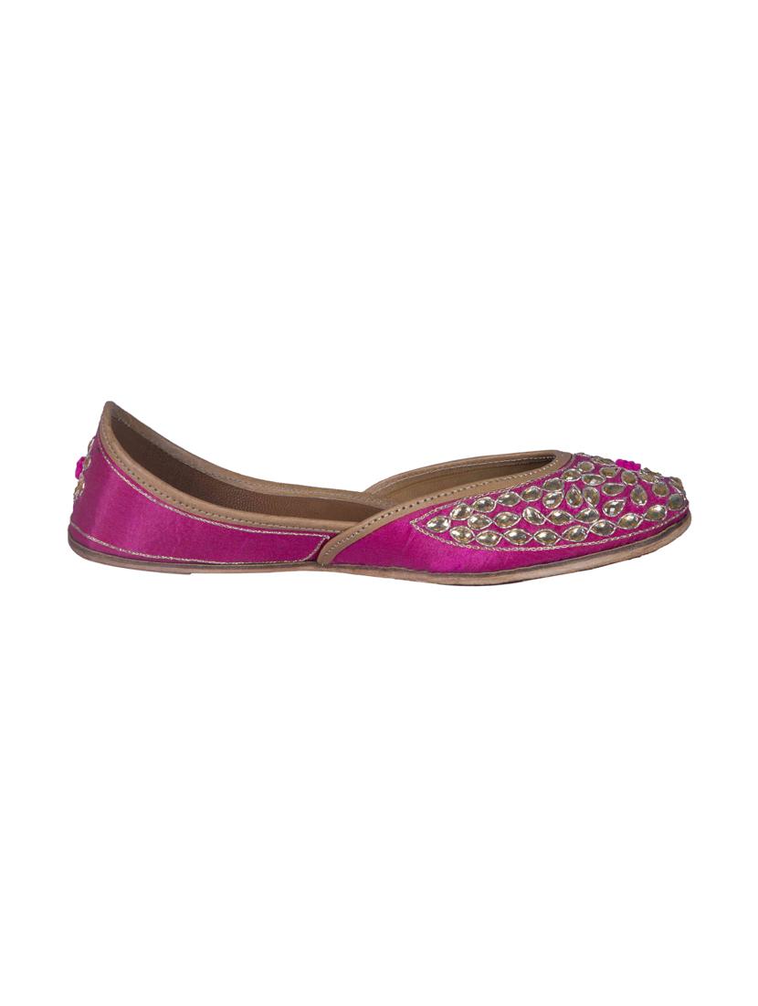 pink slip on jutis - 16341923 - Zoom Image - 2