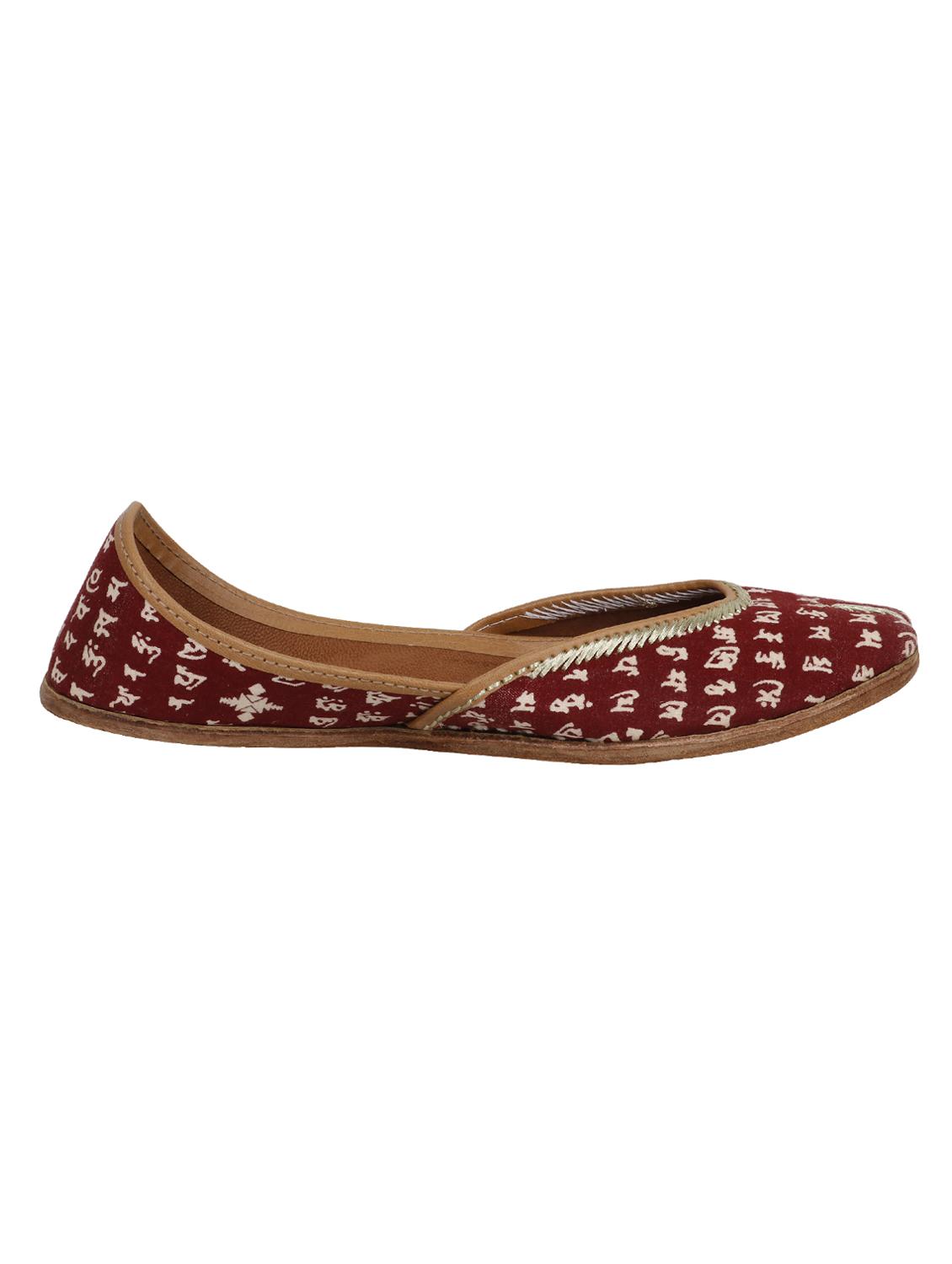 maroon slip on jutis - 16354999 - Zoom Image - 2