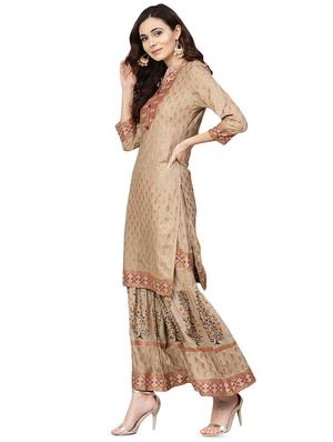 block print suit set - 16408905 - Standard Image - 2