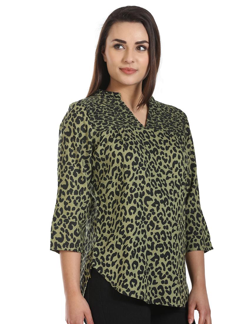 curved hem animal printed top - 16417504 - Zoom Image - 2