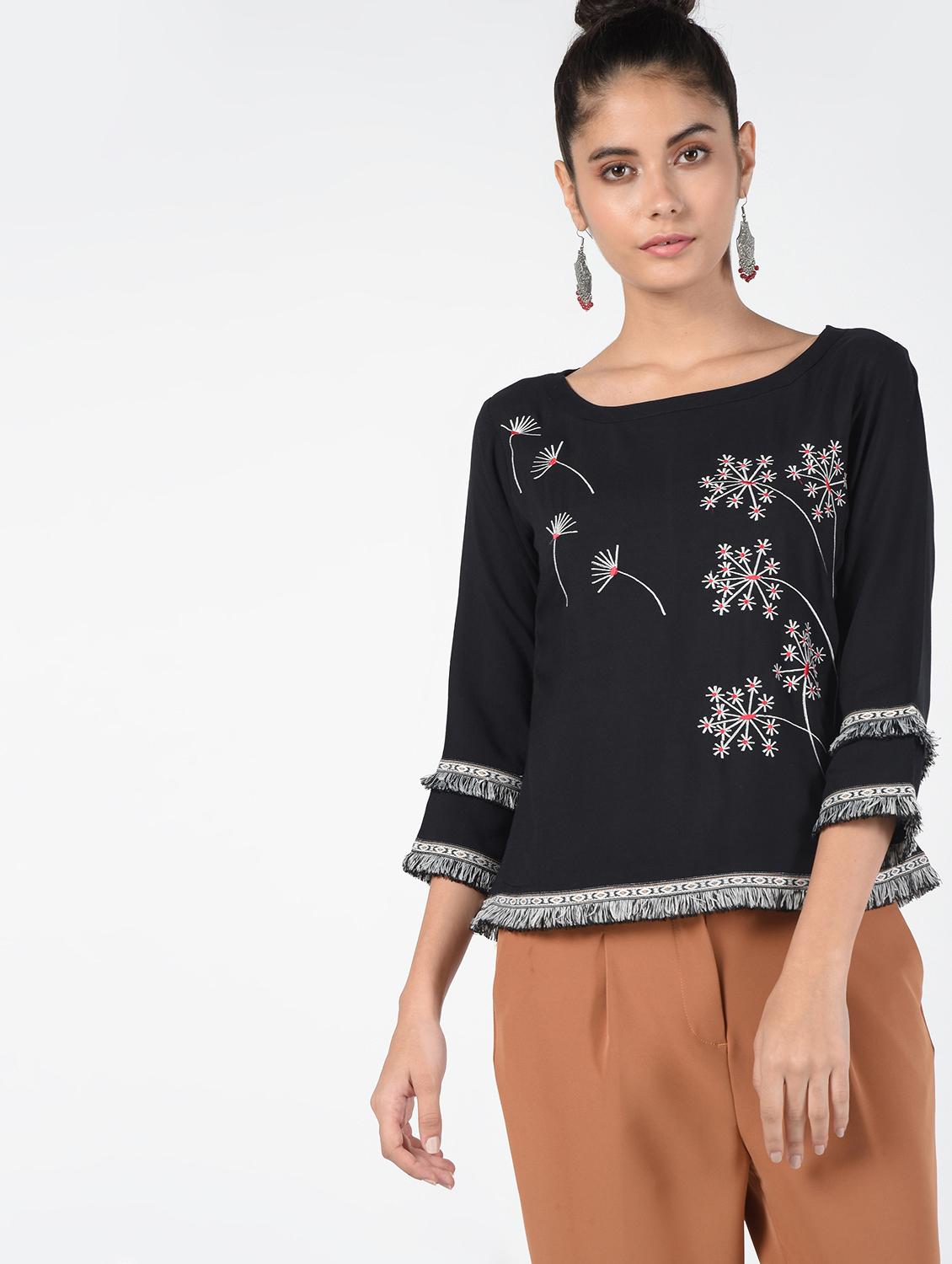 lace detail printed top - 16476115 - Zoom Image - 2